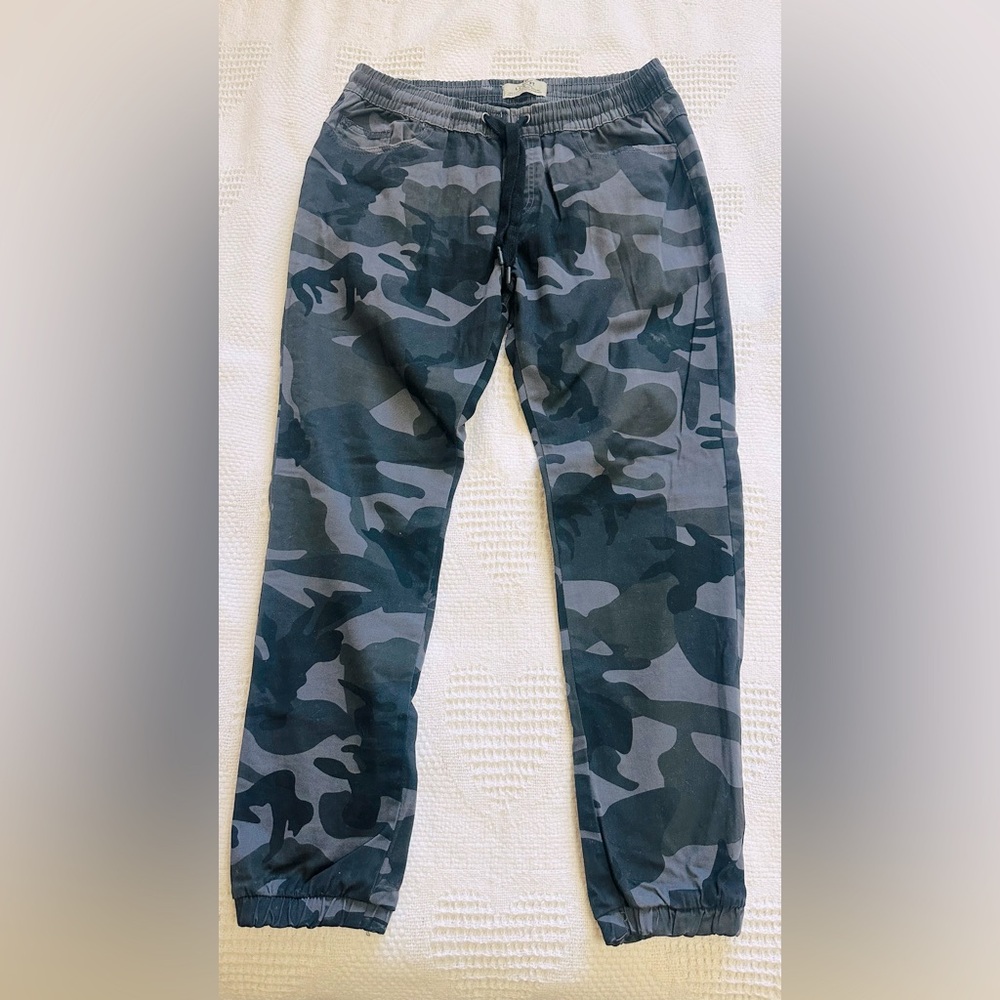 Up Lift Men Camo Pants With Elastic Waistband
Size M
